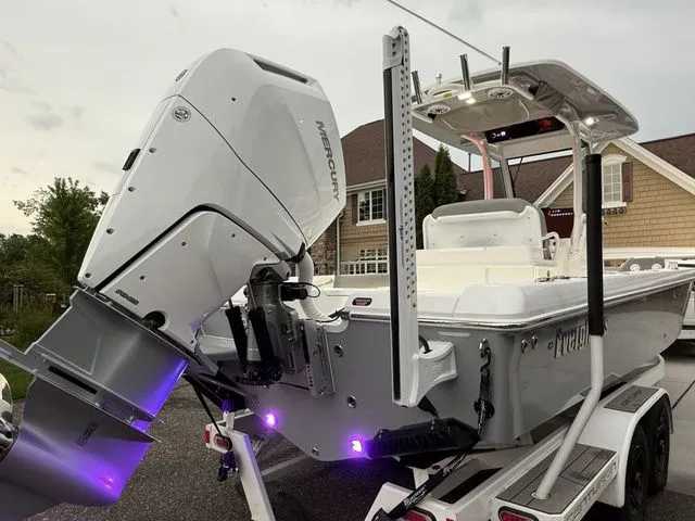 Slide: The Image of Everglades 253 Center Console 2026 - 6