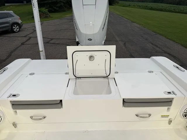 Slide: The Image of Everglades 253 Center Console 2026 - 9