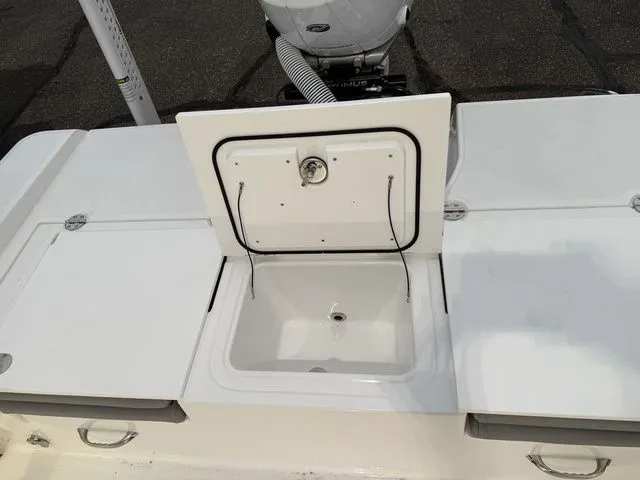 Slide: The Image of Everglades 253 Center Console 2026 - 10