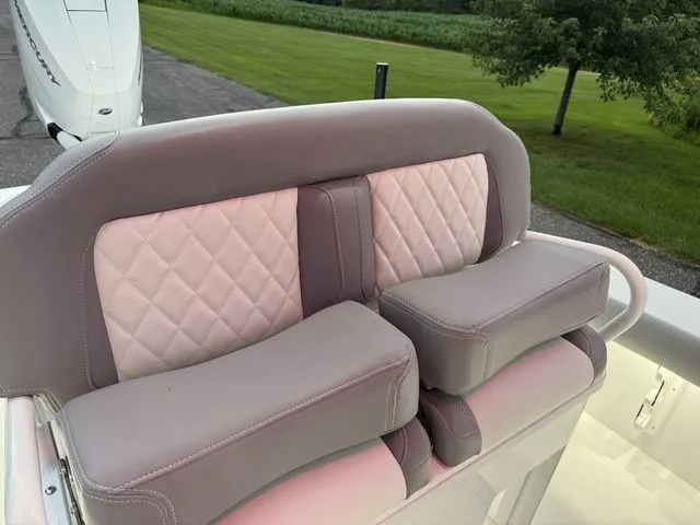 Slide: The Image of Everglades 253 Center Console 2026 - 17