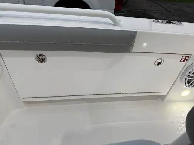 Slide: The Image of Everglades 253 Center Console 2026 - 29