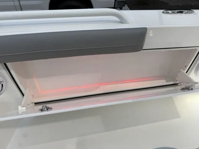 Slide: The Image of Everglades 253 Center Console 2026 - 30