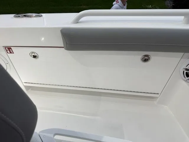 Slide: The Image of Everglades 253 Center Console 2026 - 31