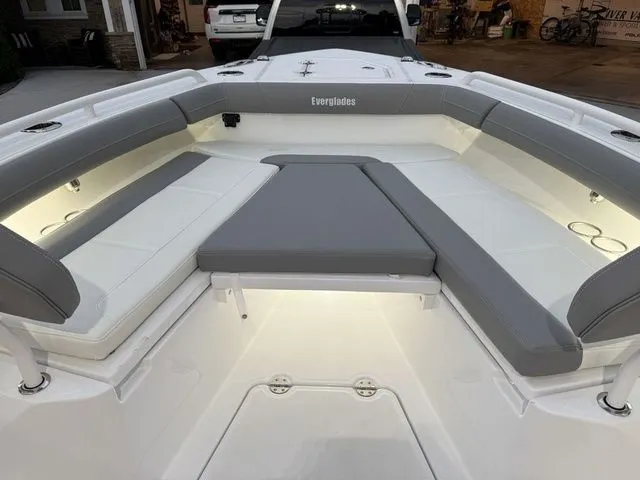 Slide: The Image of Everglades 253 Center Console 2026 - 35