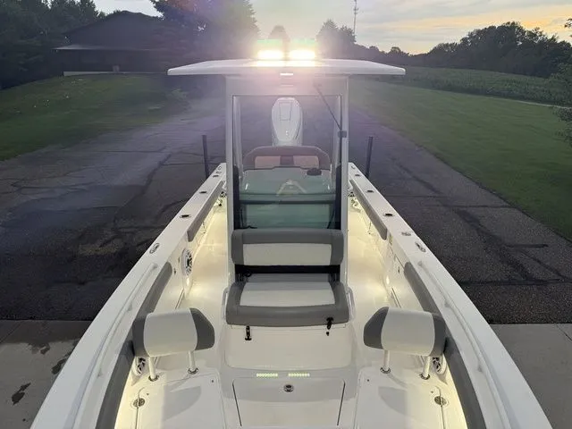 Slide: The Image of Everglades 253 Center Console 2026 - 46