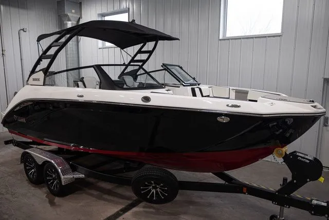 Slide: The Image of Yamaha 222SE 2025 - 2