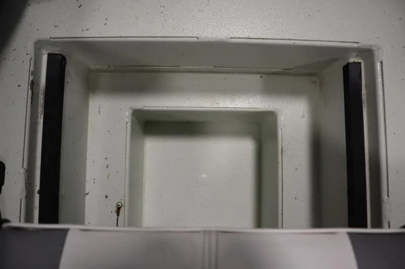 Slide: The Image of Crestliner 2200 CC 2022 - 51