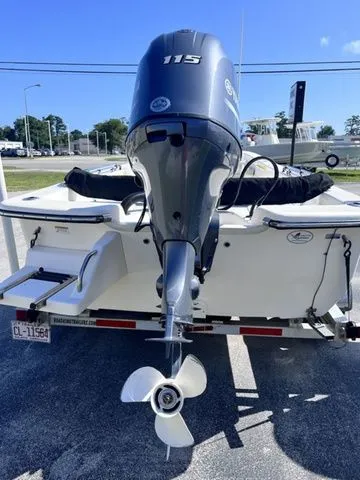 Slide: The Image of Sundance 20 Bay Skiff 2019 - 8