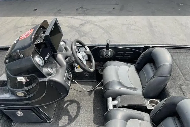 Slide: The Image of Interior of a 2015 Nitro Z-9 boat with steering console and seating. - 14