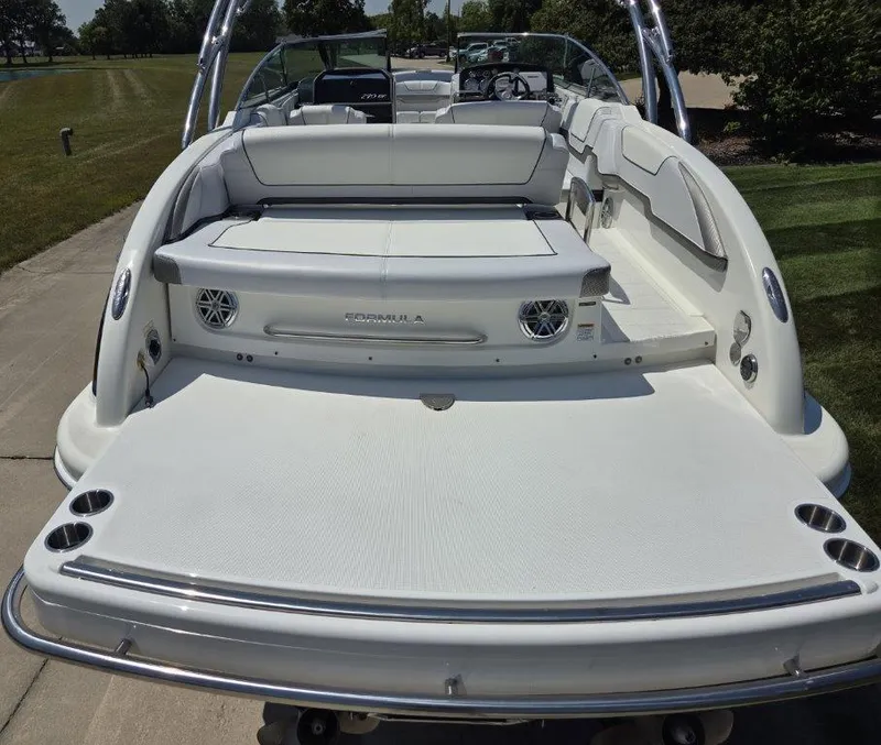 Slide: The Image of 2016 Formula 290 Bowrider boat with spacious seating and sleek design. - 25