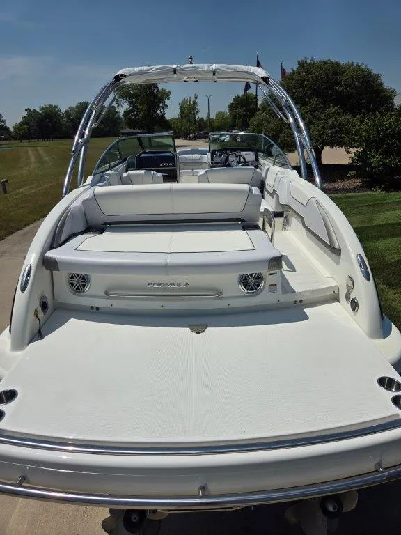 Slide: The Image of 2016 Formula 290 Bowrider boat with spacious seating and sleek design. - 26