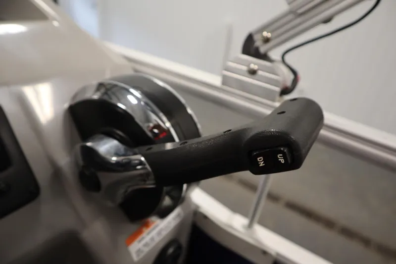 Slide: The Image of Throttle control lever on a 2020 Bennington 16 SL boat. - 25