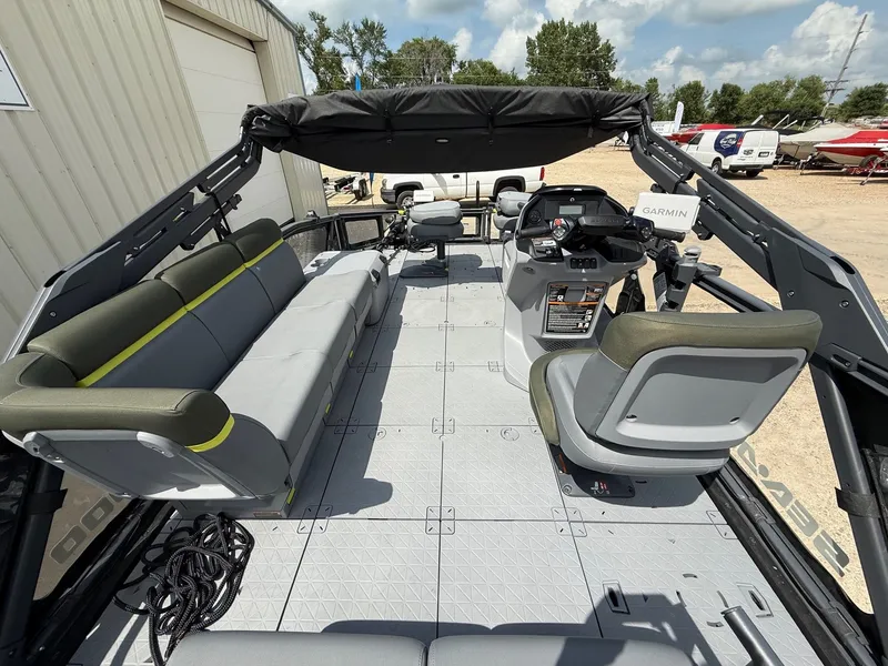 Slide: The Image of Sea-Doo Switch Fish 2025 - 10