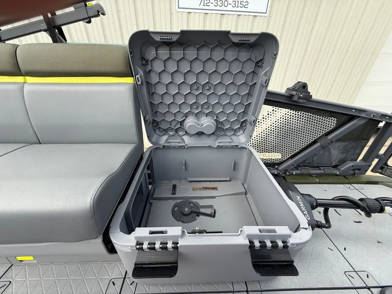 Slide: The Image of Sea-Doo Switch Fish 2025 - 16