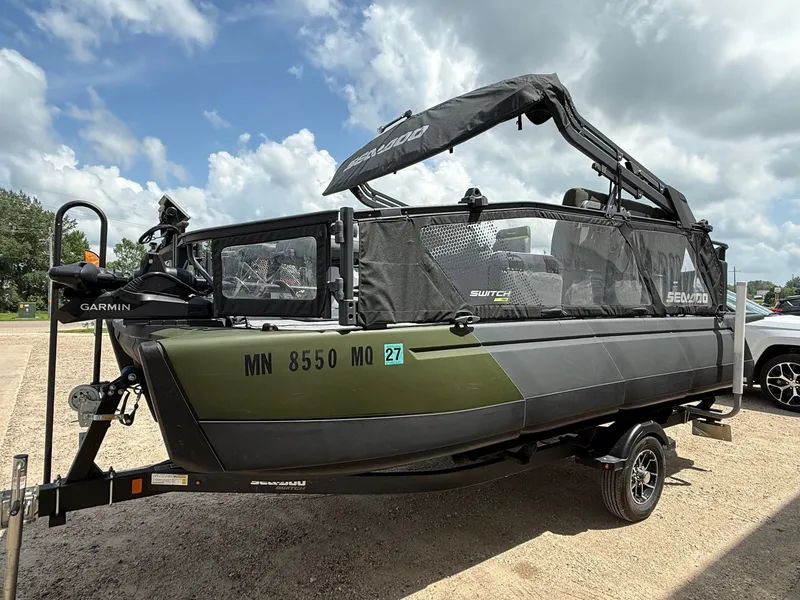 Slide: The Image of Sea-Doo Switch Fish 2025 - 2