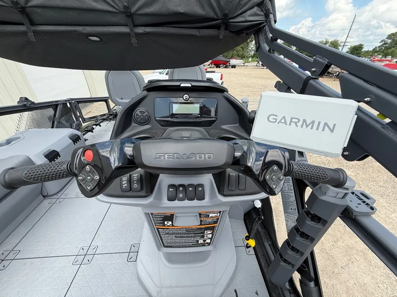 Slide: The Image of Sea-Doo Switch Fish 2025 - 20