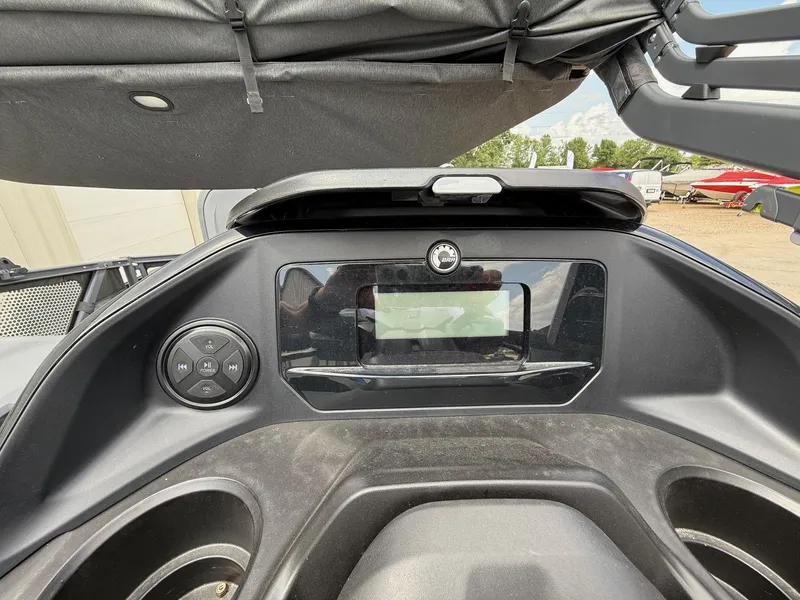 Slide: The Image of Sea-Doo Switch Fish 2025 - 25