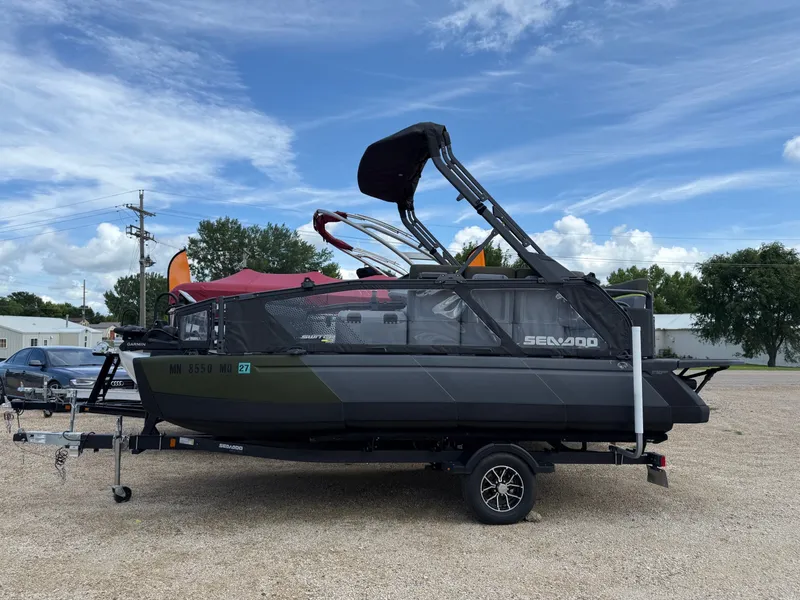 Slide: The Image of Sea-Doo Switch Fish 2025 - 3