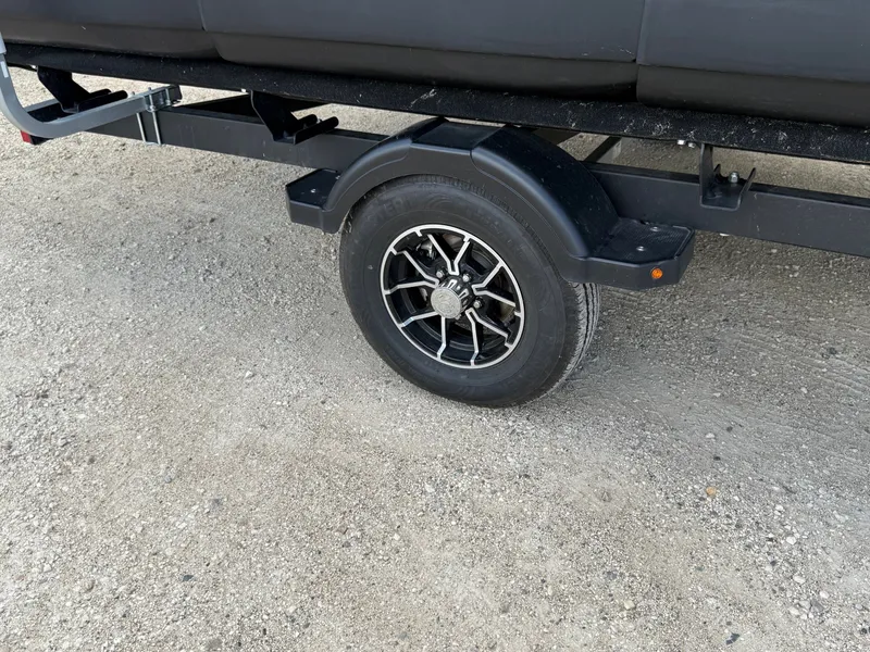 Slide: The Image of Sea-Doo Switch Fish 2025 - 30