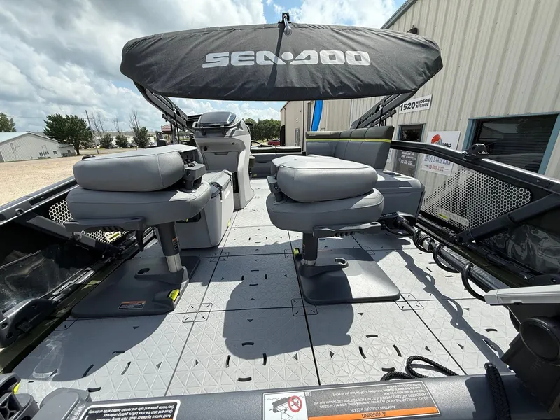 Slide: The Image of Sea-Doo Switch Fish 2025 - 5