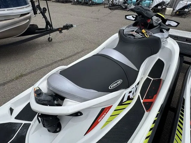 Slide: The Image of Sea-Doo RXT 2017 - 15