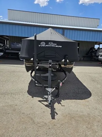 Slide: The Image of Sun Tracker Bass Buggy 18 DLX 2025 - 3