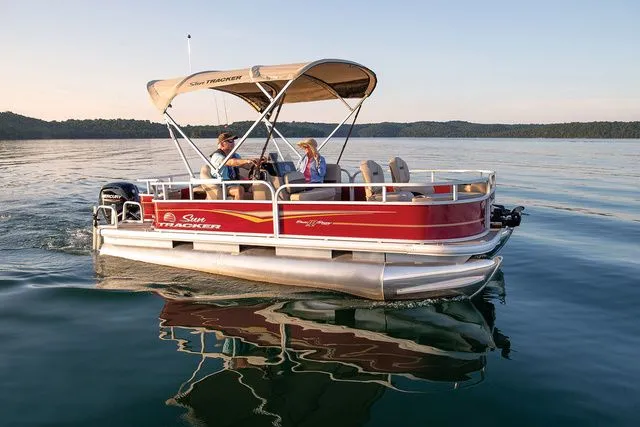 Slide: The Image of Sun Tracker Bass Buggy 18 DLX 2025 - 4