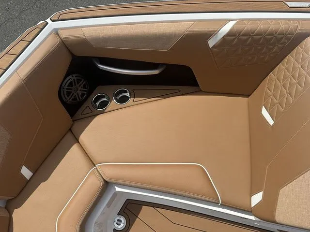 Slide: The Image of Nautique Super Air Nautique GS22 2025 - 32