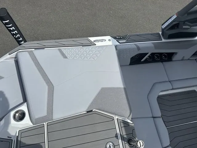 Slide: The Image of Nautique Super Air Nautique GS20 2025 - 10