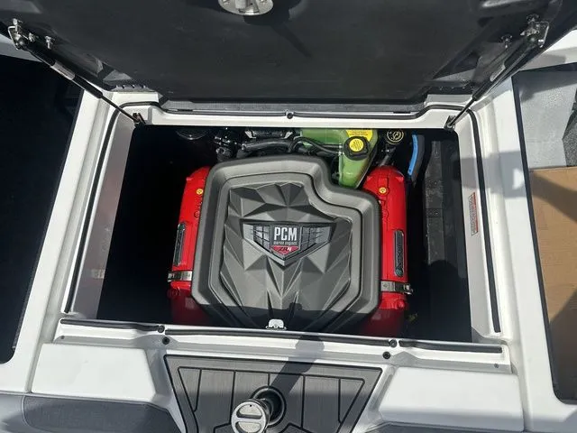 Slide: The Image of Nautique Super Air Nautique GS20 2025 - 13