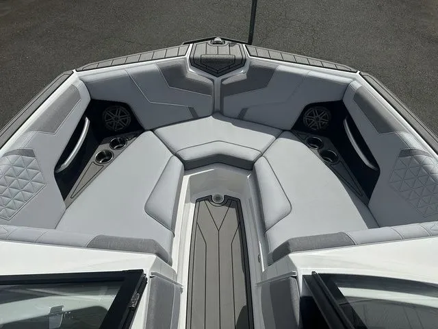 Slide: The Image of Nautique Super Air Nautique GS20 2025 - 24