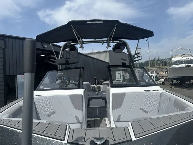 Slide: The Image of Nautique Super Air Nautique GS20 2025 - 4