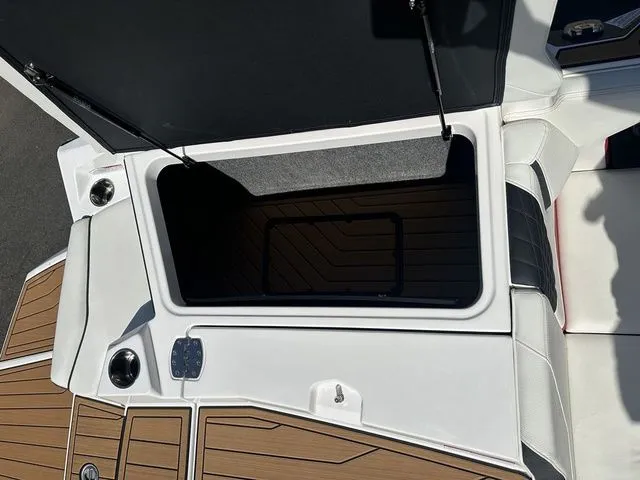 Slide: The Image of Nautique Super Air Nautique S21 2024 - 12