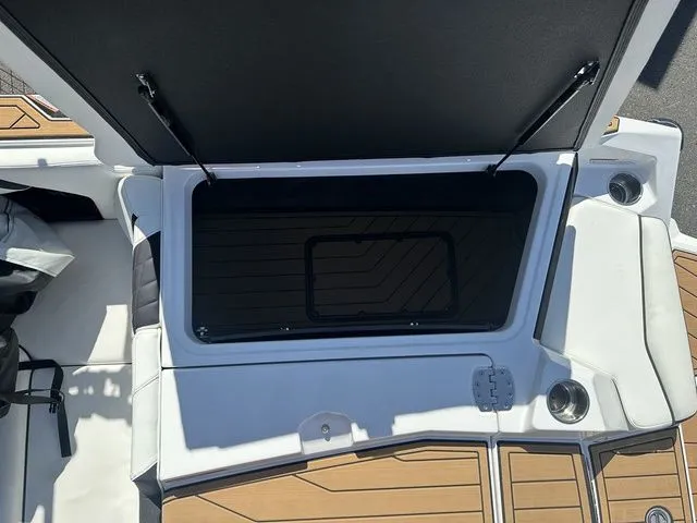 Slide: The Image of Nautique Super Air Nautique S21 2024 - 14