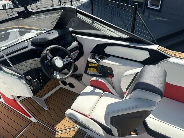Slide: The Image of Nautique Super Air Nautique S21 2024 - 17