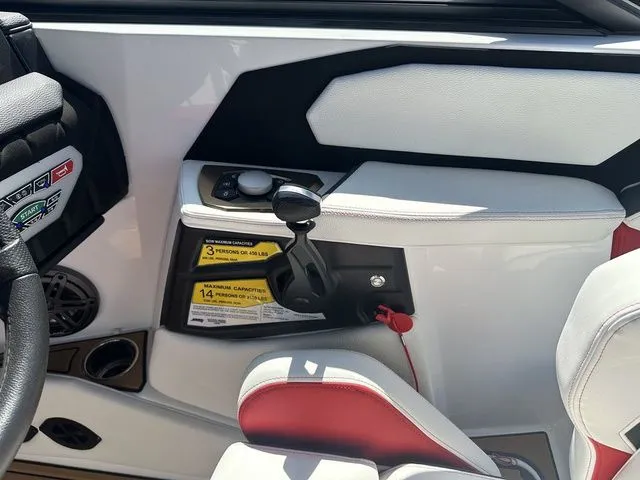 Slide: The Image of Nautique Super Air Nautique S21 2024 - 18