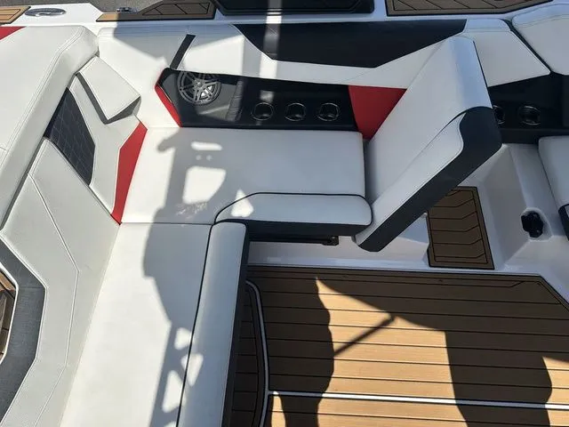 Slide: The Image of Nautique Super Air Nautique S21 2024 - 22