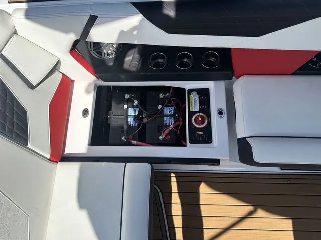 Slide: The Image of Nautique Super Air Nautique S21 2024 - 23