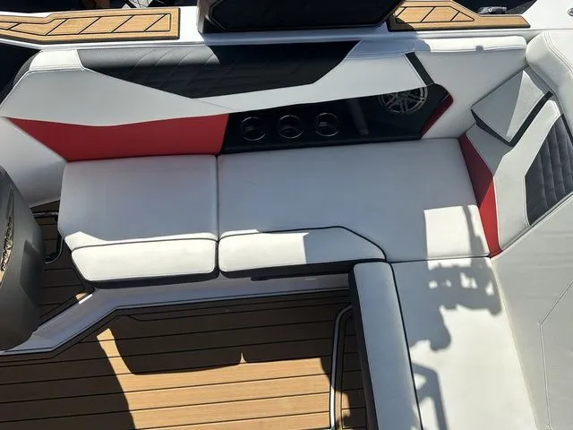 Slide: The Image of Nautique Super Air Nautique S21 2024 - 24