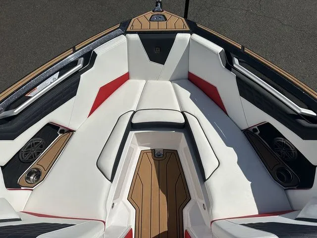 Slide: The Image of Nautique Super Air Nautique S21 2024 - 26