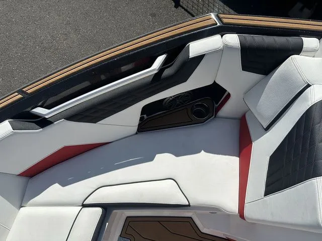 Slide: The Image of Nautique Super Air Nautique S21 2024 - 29