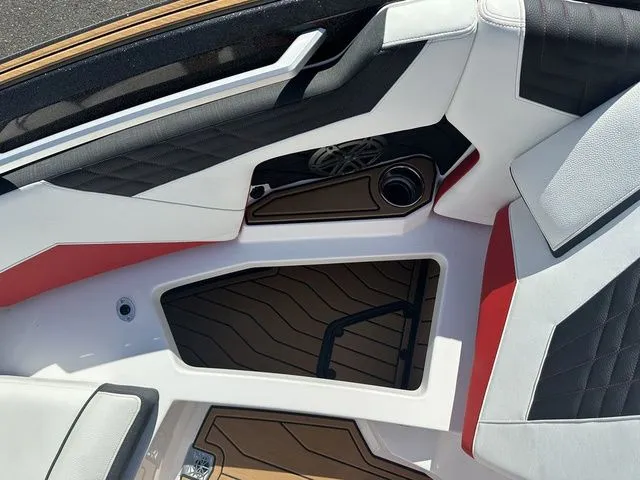 Slide: The Image of Nautique Super Air Nautique S21 2024 - 30