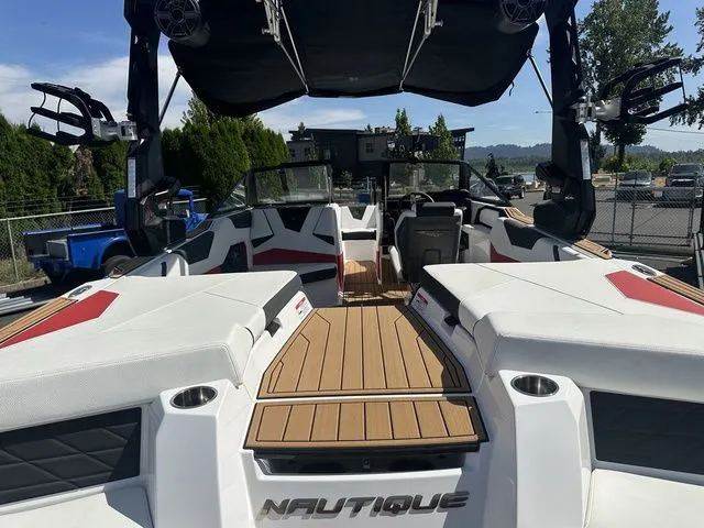Slide: The Image of Nautique Super Air Nautique S21 2024 - 8