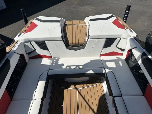 Slide: The Image of Nautique Super Air Nautique S21 2024 - 9