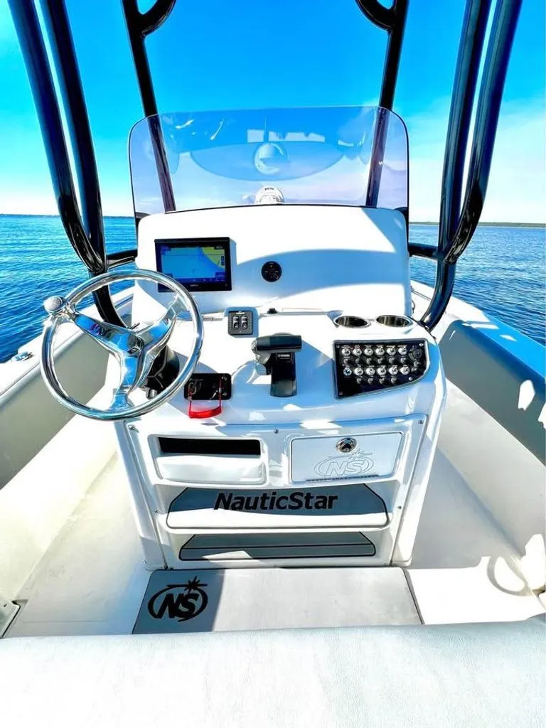 Slide: The Image of NauticStar 2102 Legacy CC 2023 - 3