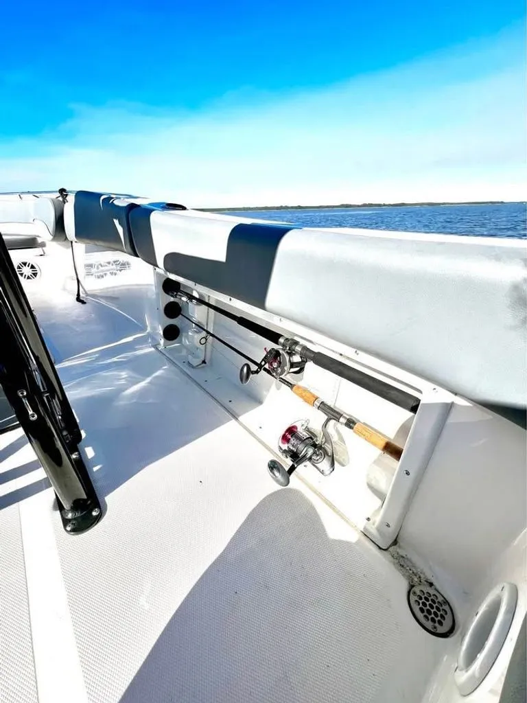 Slide: The Image of NauticStar 2102 Legacy CC 2023 - 7