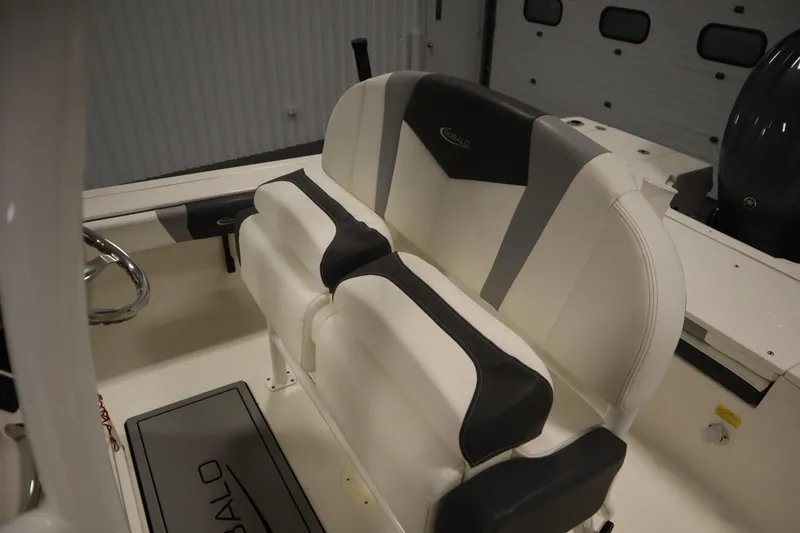 Slide: The Image of Robalo 246 Cayman 2022 - 51