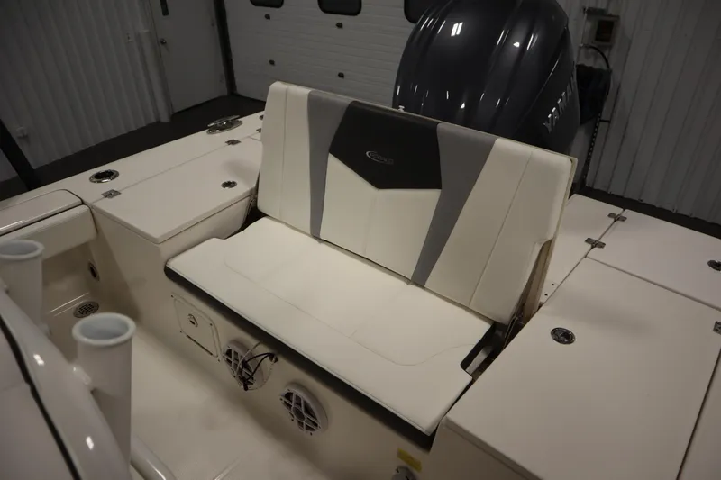 Slide: The Image of Robalo 246 Cayman 2022 - 55