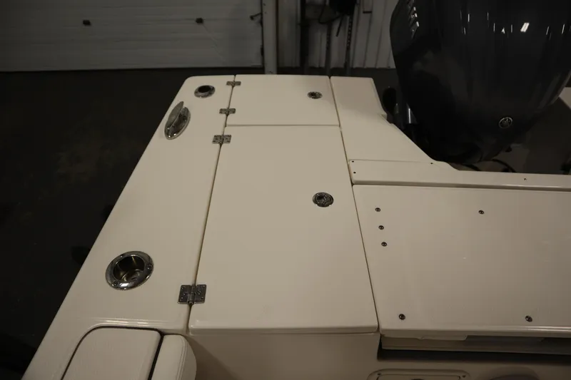 Slide: The Image of Robalo 246 Cayman 2022 - 60