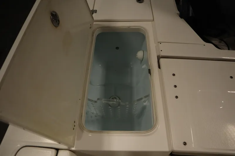 Slide: The Image of Robalo 246 Cayman 2022 - 61